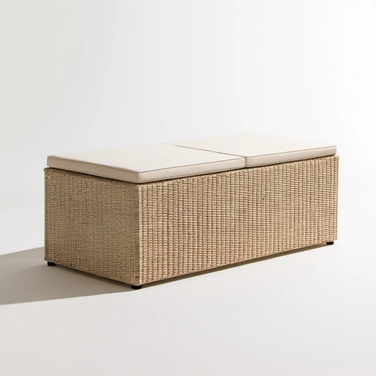 Beżowa ławka ogrodowa ze schowkiem z technorattanu PE, 120 x 45 x 45 cm, z poduszkami