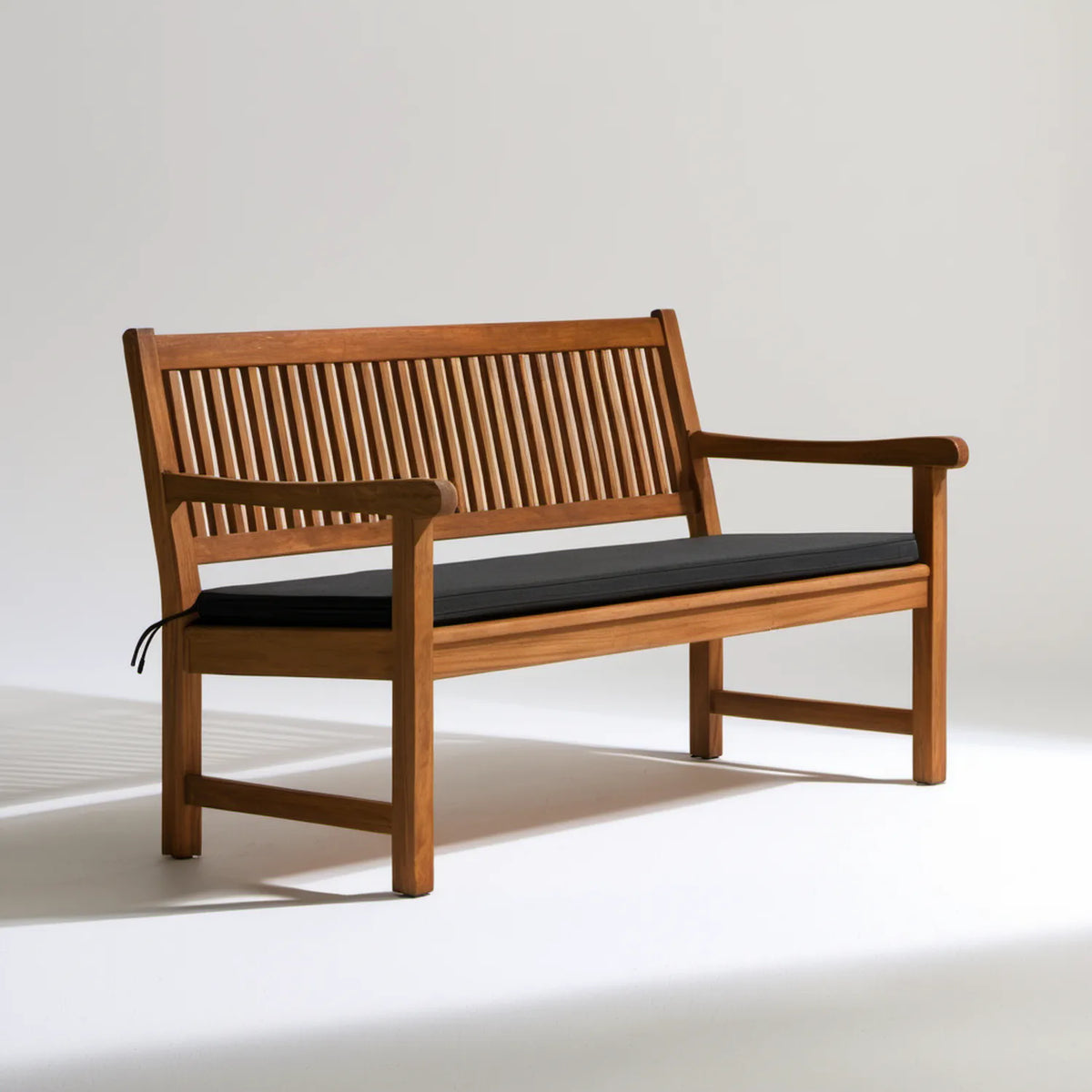 Dwuosobowa ławka ogrodowa z drewna akacjowego 120 x 65 x 90 cm Brązowa/Czarna